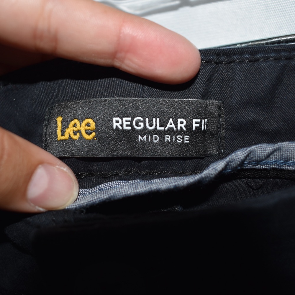 WOMEN LEE BLACK MID RISE SHORTS - Picture 2 of 4